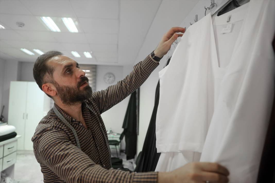 Konyalı terzinin Mevlevi yolculuğu! Gündüz dikiyor, akşam aşk ile dönüyor 4